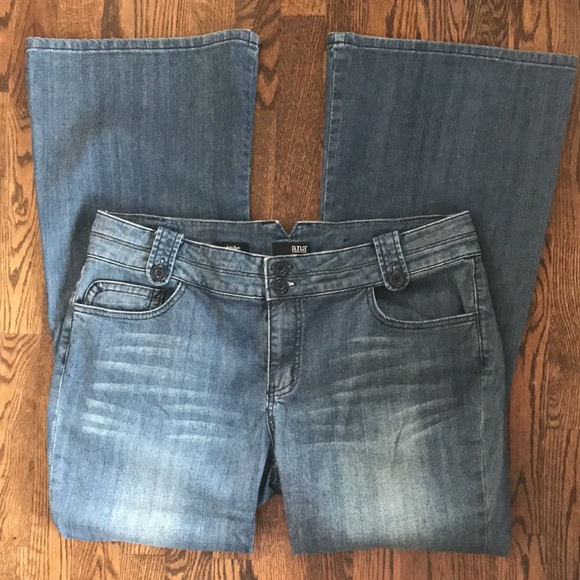 a.n.a. Modern Flare Jeans - Picture 3 of 10